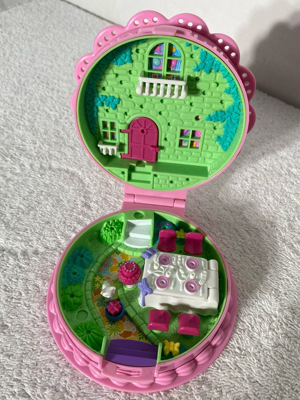 Vintage 1994 Polly Pocket Birthday Surprise Cake Compact ONLY Great Logo Hinge - Picture 2 of 16
